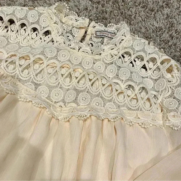 SMALL Lace Blouse - Picture 7 of 7